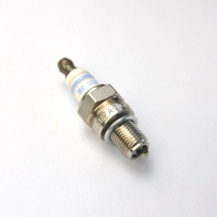 Bougie d'allumage Bosch USR7AC pour tronçonneuse